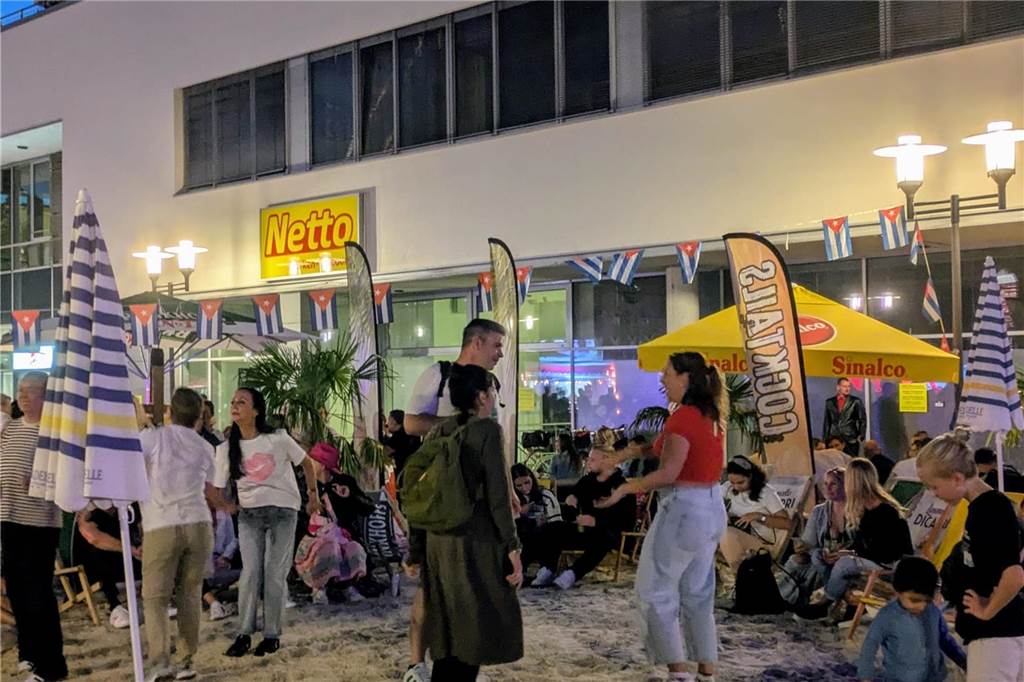 "Dorsten karibisch" fand bei schönstem Spätsommer-Wetter auf dem Platz der Deutschen Einheit statt.