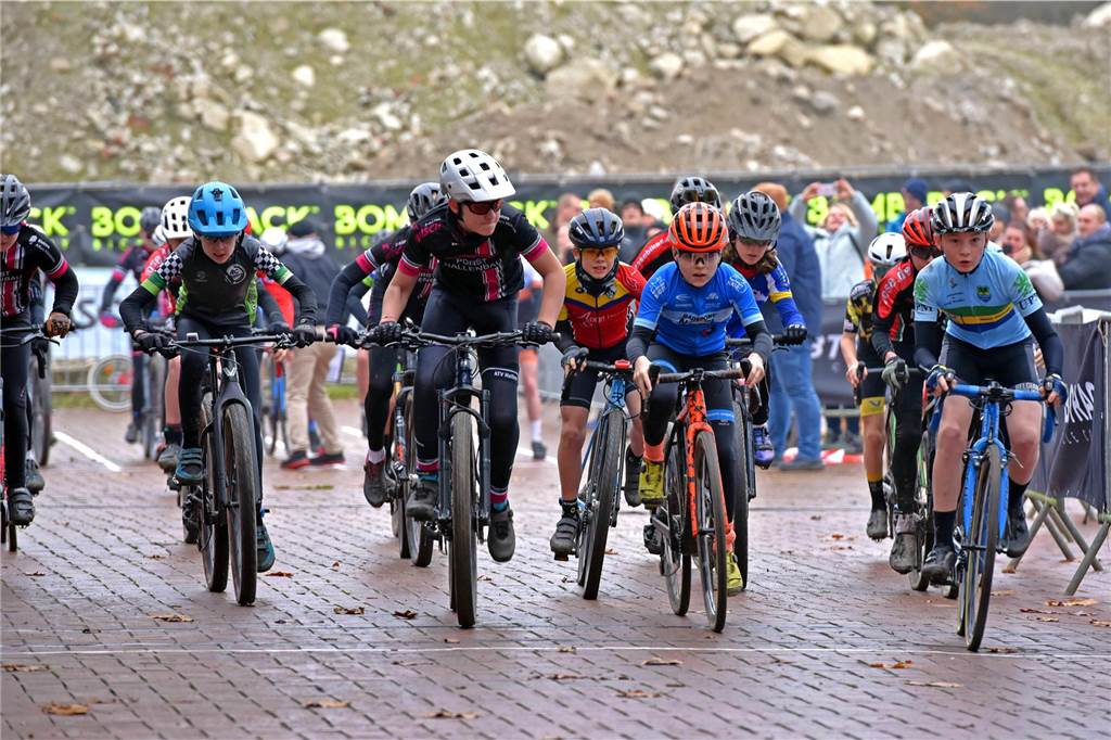 Dorstener CycloCrossCup 2024 des RSC Dorsten rund um und durch das Gemeinschaftshaus Wulfen, 10.11.2024