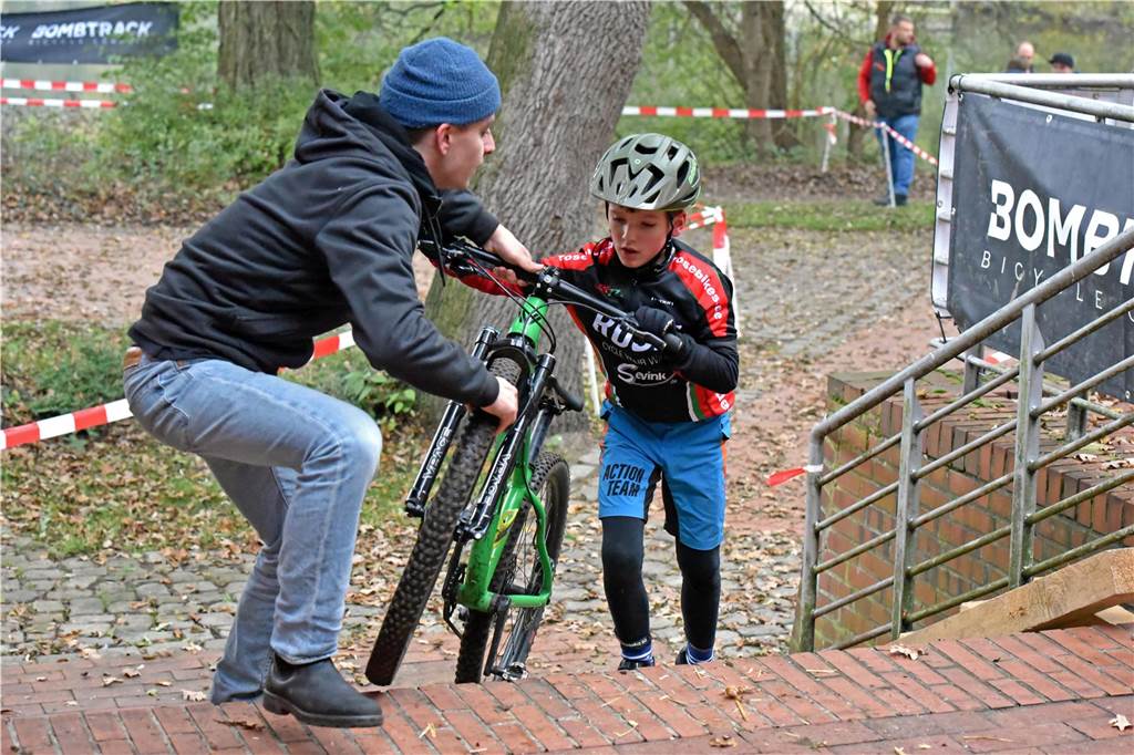 Dorstener CycloCrossCup 2024 des RSC Dorsten rund um und durch das Gemeinschaftshaus Wulfen, 10.11.2024