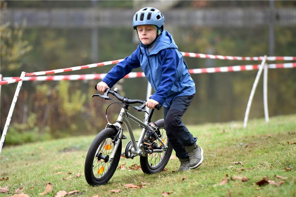 Dorstener CycloCrossCup 2024 des RSC Dorsten rund um und durch das Gemeinschaftshaus Wulfen, 10.11.2024
