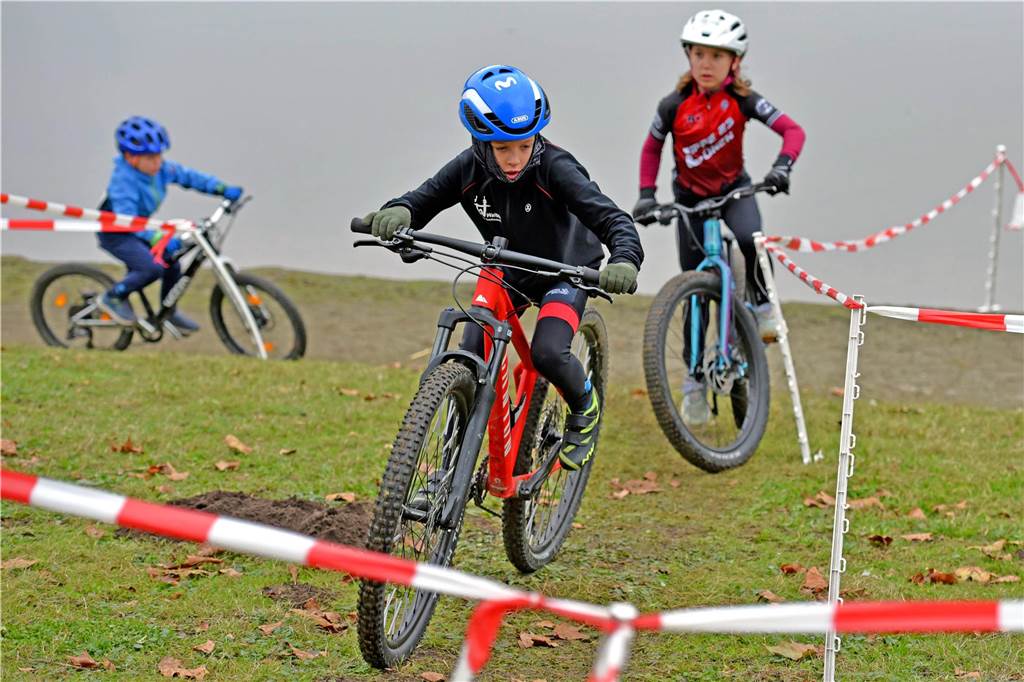 Dorstener CycloCrossCup 2024 des RSC Dorsten rund um und durch das Gemeinschaftshaus Wulfen, 10.11.2024