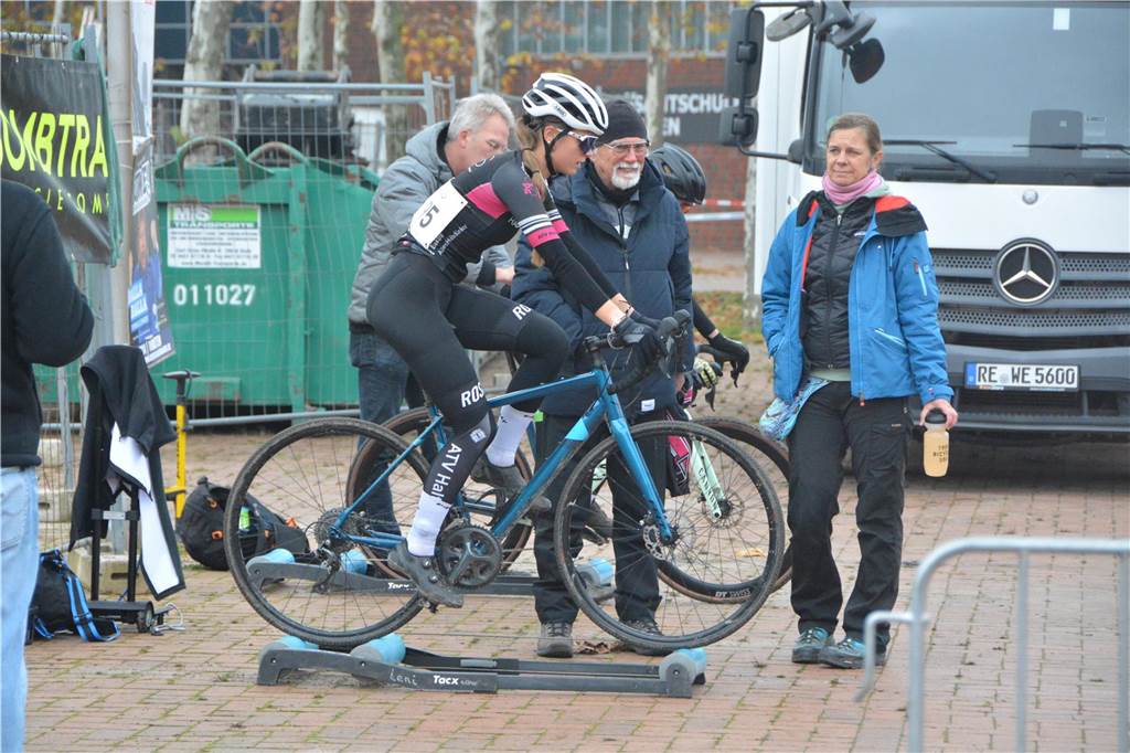 Dorstener CycloCrossCup 2024 des RSC Dorsten rund um und durch das Gemeinschaftshaus Wulfen, 10.11.2024