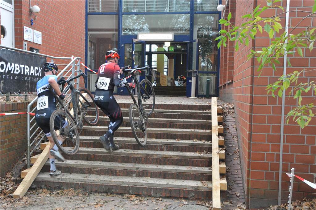 Dorstener CycloCrossCup 2024 des RSC Dorsten rund um und durch das Gemeinschaftshaus Wulfen, 10.11.2024