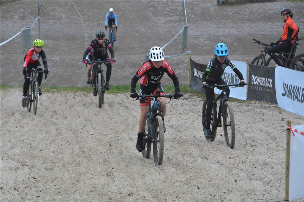 Dorstener CycloCrossCup 2024 des RSC Dorsten rund um und durch das Gemeinschaftshaus Wulfen, 10.11.2024