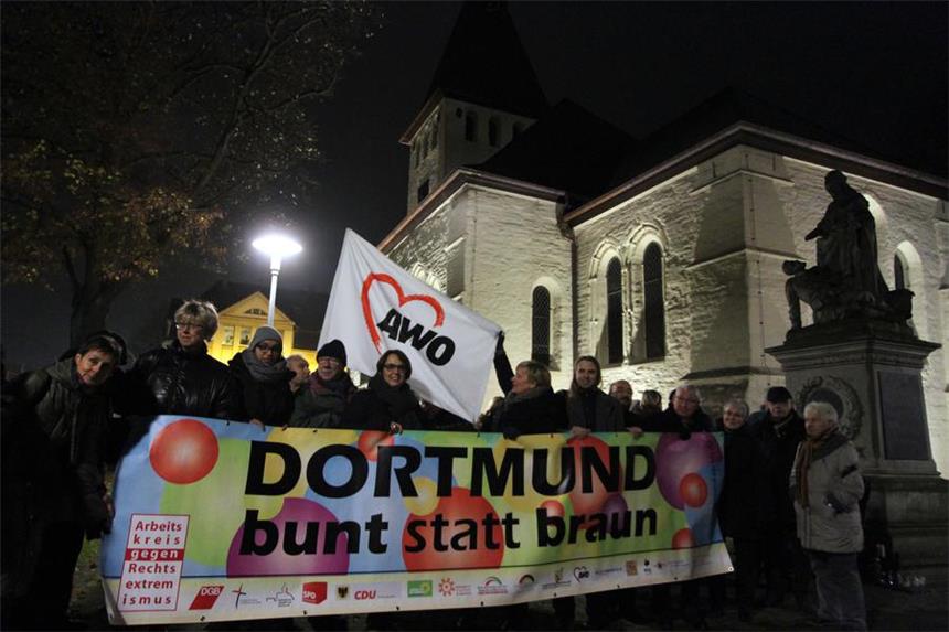 "Dortmund bunt statt braun" - der Arbeitskreis gegen Rechtsextremismus war in Brackel zur Stelle.