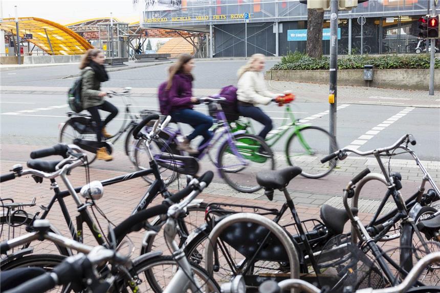 Wieder schlechte Noten fürs Radfahren in Dortmund Dortmund war auch im letzten Jahr nicht so fahrradfreundlich wie andere Städte. Beklagt werden beispielsweise zu enge Fahrradwege.