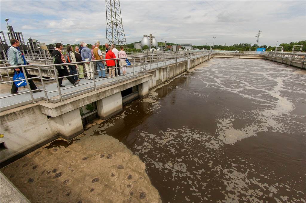 Wie viele Dortmunder haben Corona? Forscher suchen Antwort im Abwasser Dortmunder Abwasser aus dem Emscher-Klärwerk in Deusen wird regelmäßig auf Corona-Spuren untersucht.