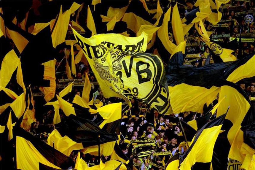 BVB-Fans wollen Europa-League-Rückspiel fernbleiben Dortmunder Fans jubeln im Signal-Iduna-Park. Foto: Federico Gambarini/Archiv