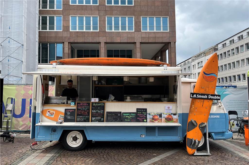 Dortmunder Nr. 2 auf dem Festival: Der Food-Truck „L.A. Smash Double“ hat sich der kalifornischen Küche verschrieben.