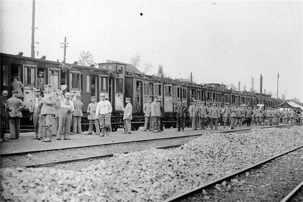 Dortmunder Südbahnhof im August 1914