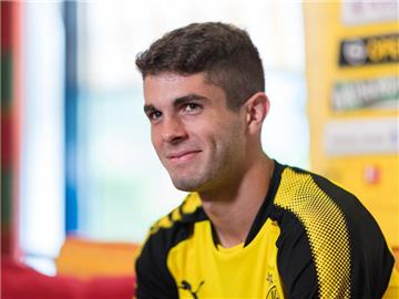 Dortmunds Christian Pulisic möchte nichts vom Liverpooler Interesse wissen. Foto: Guido Kirchner