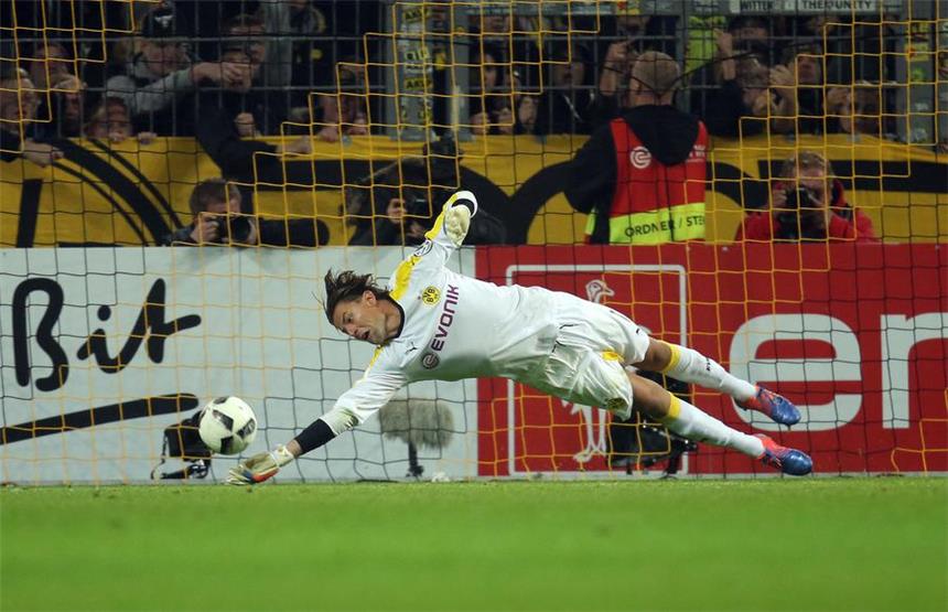 Dortmunds Held im Elfmeterschießen: Roman Weidenfeller.