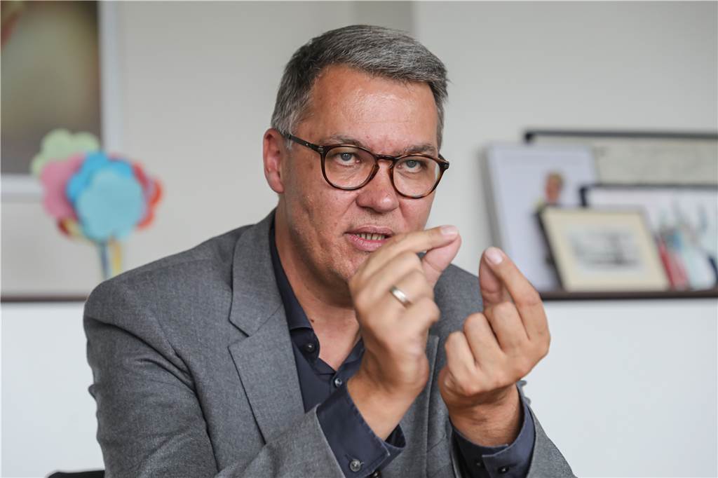 SPD-Promi Mützenich widerspricht Westphals Chefstrategen - ein bisschen Dortmunds Oberbürgermeister Thomas Westphal wirbt seit August für den Gassicherungsfonds.