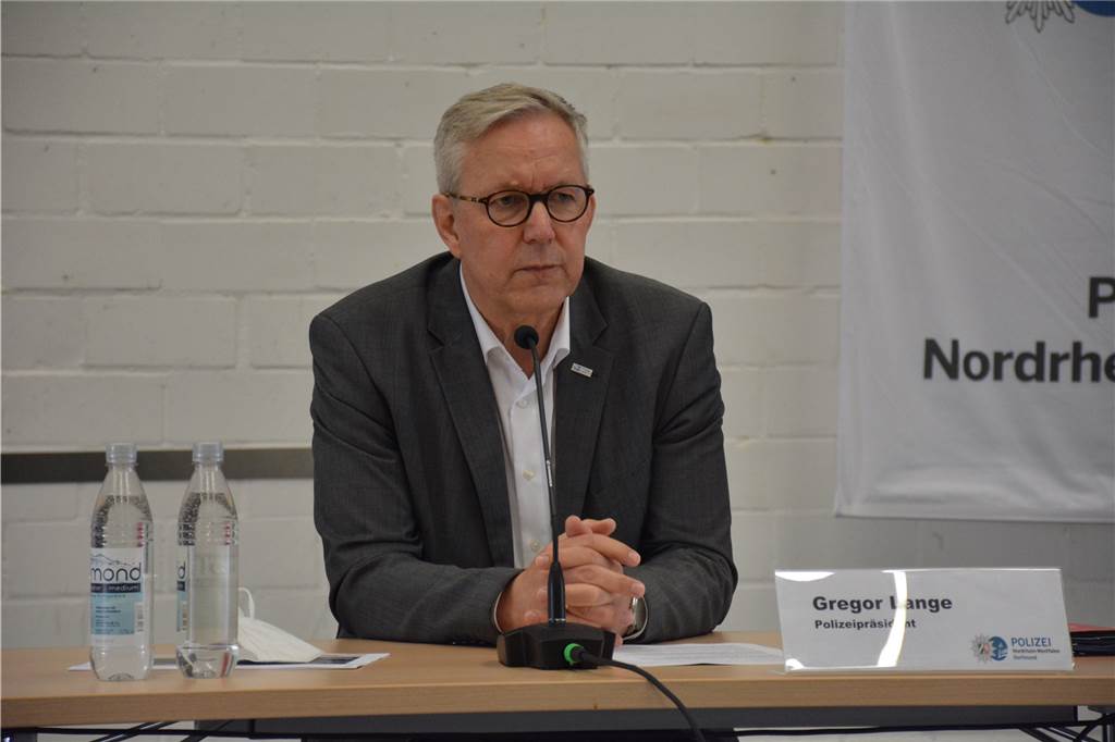 „Neonazi-Szene ist spürbar geschwächt“ - Polizei Dortmund zieht Bilanz Dortmunds Polizeipräsident Gregor Lange sprach am Donnerstag über die rechtsextreme Szene in der Stadt.