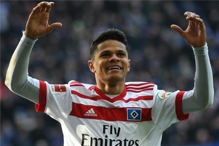 HSV stellt klar: Kein Wechsel mehr von Santos Douglas Santos spielt weiter für den HSV. Foto: Daniel Reinhardt