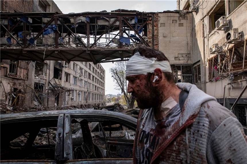 Zwei Monate nach Angriff: „Russlands Blitzkrieg gescheitert“ dpatopbilder - Zwei Monate Krieg in der Ukraine: Können Verhandlungen das Blutvergießen stoppen? Foto: Alex Chan Tsz Yuk/SOPA Images via ZUMA Press Wire/dpa