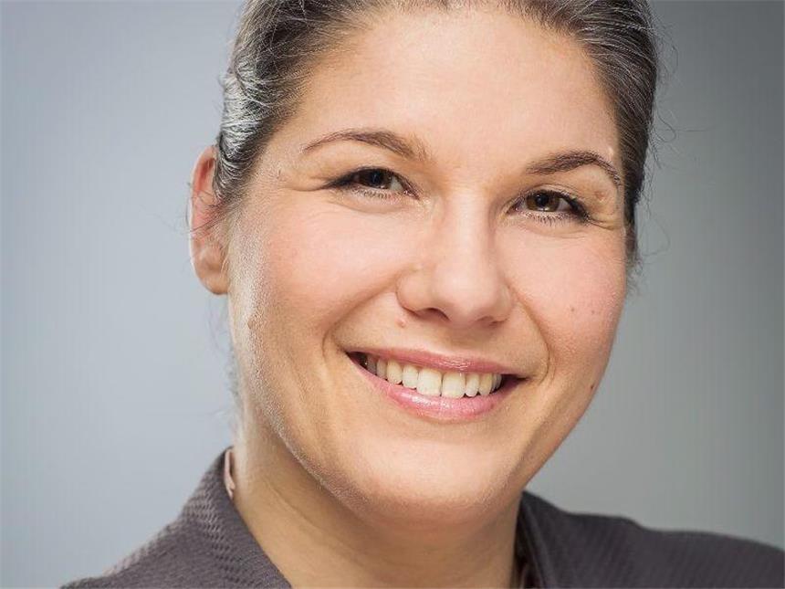 Flexibel und kostspielig: Wann sich Multi-Asset-Fonds lohnen Dr. Annabel Oelmann arbeitet als Vorstand bei der Verbraucherzentrale Bremen. Sie ist Expertin für Geldanlageprodukte wie Mischfonds. Foto: Verbraucherzentrale Bremen