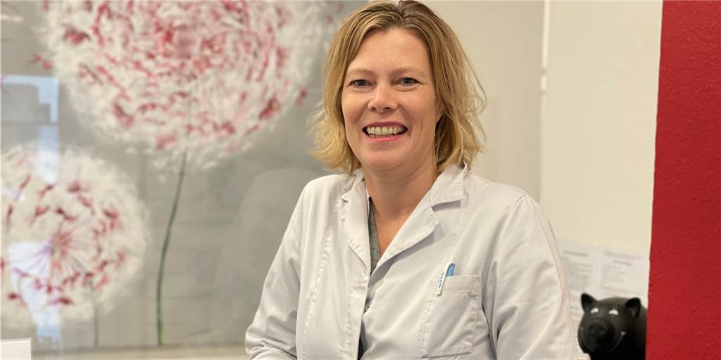 Volle Arztpraxen in Haltern: Dr. Astrid Keller erklärt, woran es liegt Dr. Astrid Keller in ihrer Arztpraxis in Haltern am See.