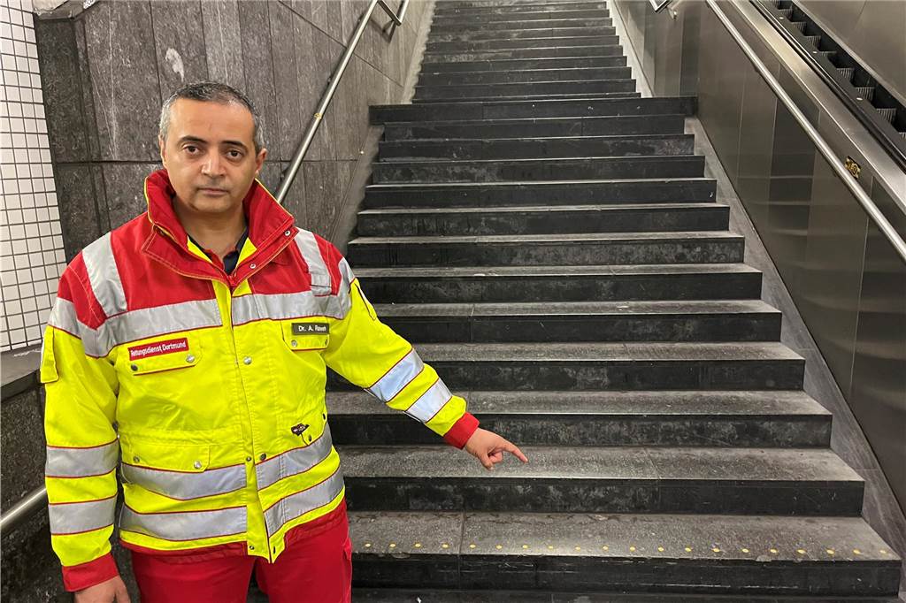 Notarzt ist alarmiert: Niemand half Gestürztem in der U-Bahnstation Dr. Ayman Raweh am Eingang der U-Bahnstation Brügmannstraße in der Dortmunder Nordstadt.