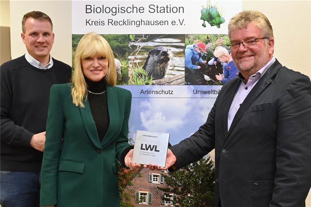 Die spannende Welt der Pilze: Neue Ausstellung in der Bio-Station Übergabe der Förderplakette