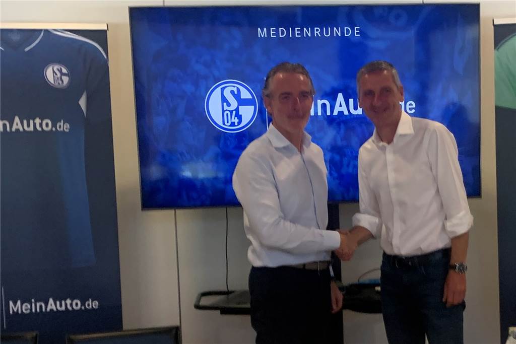 Schalke 04 präsentiert neuen Hauptsponsor Dr. Bernd Schröder, Vorstandsvorsitzender des FC Schalke 04 mit Rudolf Rizzolli.
