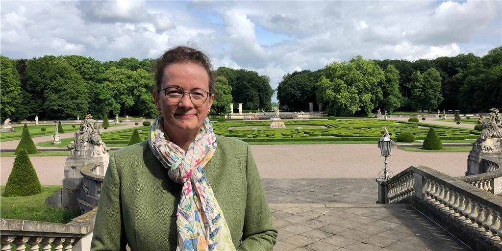 Schloss Nordkirchen am 11. Juni: Wenn Filmkunst auf Gartenkunst trifft Dr. Birgit Beisch ist von Anfang an bei den Gartenführungen am Schloss Nordkirchen dabei.