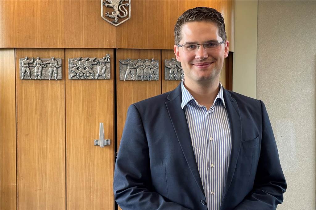 Kurzer Dienstweg: Neue Kurzparkplätze für Kardinal-von-Galen-Schule Dr. Christian Klicki, Beigeordneter der Stadt Lünen, betonte, dass die Verwaltung absolut rechtskonform gehandelt habe.