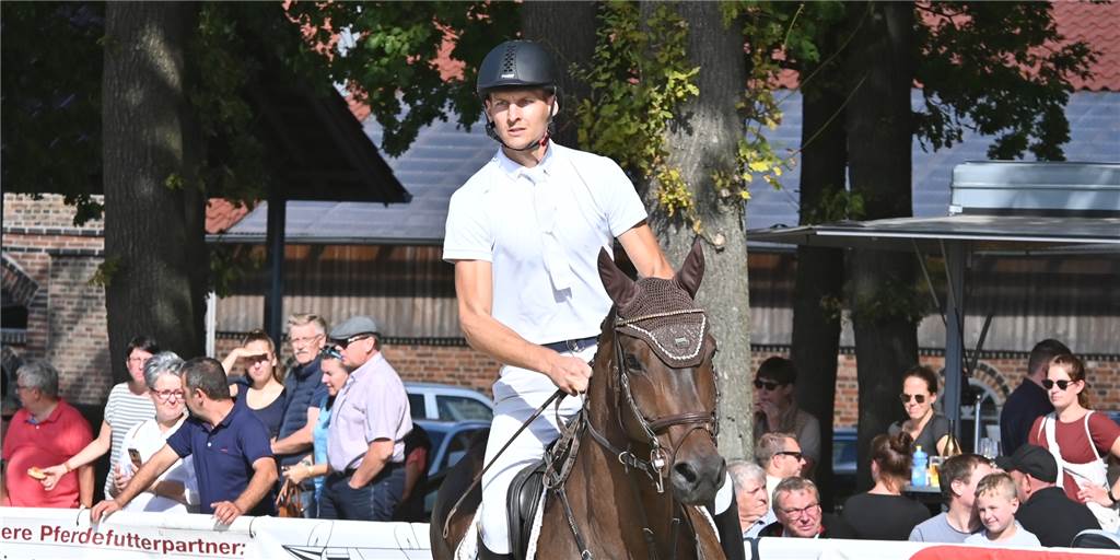 „Perfektes Turnier“ beim RV St. Georg endet mit spannendem S-Springen Dr. Christopher Baartz und Comme Tessa waren das erfolgreichste heimische Duo.