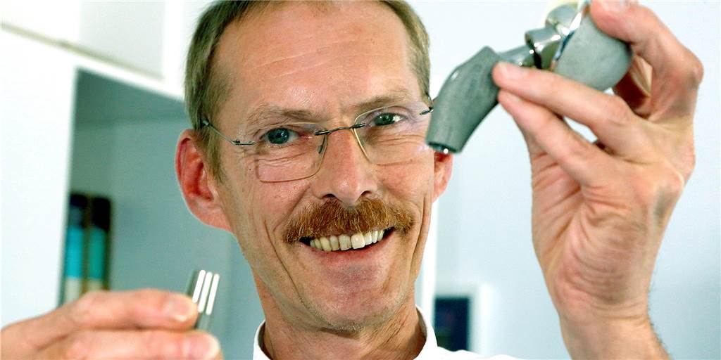 Neuer Chefarzt im Krankenhaus: Yousseff Benali folgt Dieter Metzner Dr. Dieter Metzner musste aus gesundheitlichen Gründen seinen Beruf als Chefarzt der Klinik für Unfall- und Wiederherstellungschirurgie aufgeben.