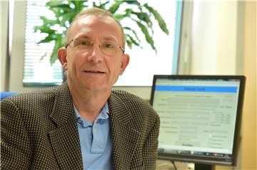 Dr. Eberhard Albert Lux ist der Leiter der Klinik für Schmerz- und Palliativmedizin im St.-Marien-Hospital in Lünen.