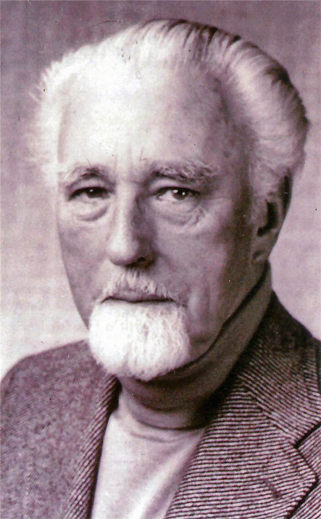 Ein Portrait von Dr. Erwin Hövener