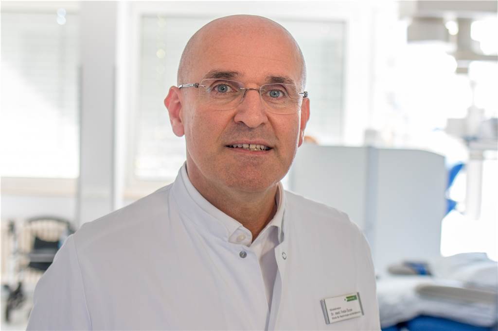 Dr. Fedai Özcan ist Direktor der Klinik für Nephrologie, Dialyse und Notfallmedizin am Klinikum Dortmund.