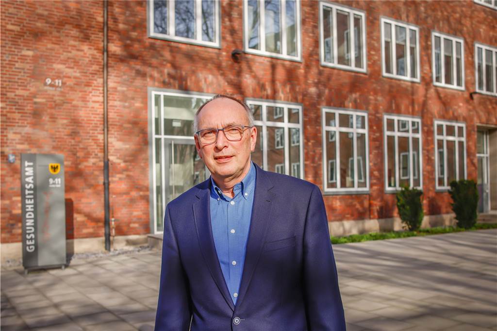 Impfverweigerer: Gesundheitsamt verhängt die ersten Jobverbote Dr. Frank Renken ist der Leiter des Dortmunder Gesundheitsamts, das die Tätigkeitsverbote ausspricht.