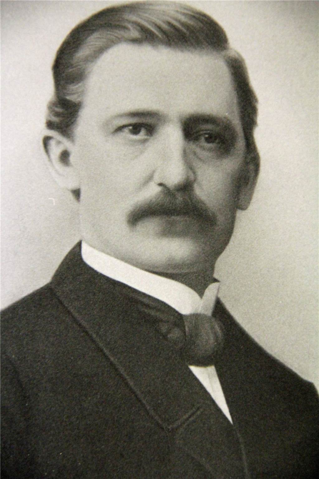 Ein Portrait von Dr. Franz Hövener 