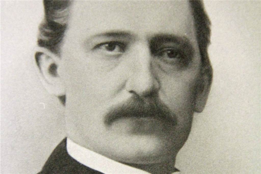 Ein Portrait von Dr. Franz Hövener.