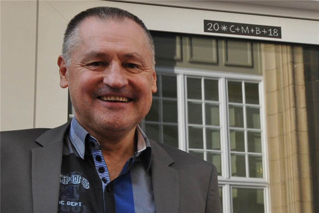 Längere Weihnachtsferien: An Castrop-Rauxels Schulen sind Fragen offen Dr. Friedrich Mayer, Schulleiter des Ernst-Barlach-Gymnasiums, sieht keine großen Probleme auf seine Schule zukommen, wenn die Weihnachtsferien vorgezogen werden.