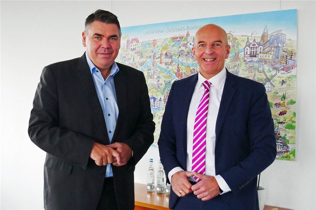 Dr. Georg Lunemann (r.), Direktor des Landschaftsverbandes Westfalen-Lippe (LWL), traf sich im Kreishaus Unna mit Landrat Mario Löhr.