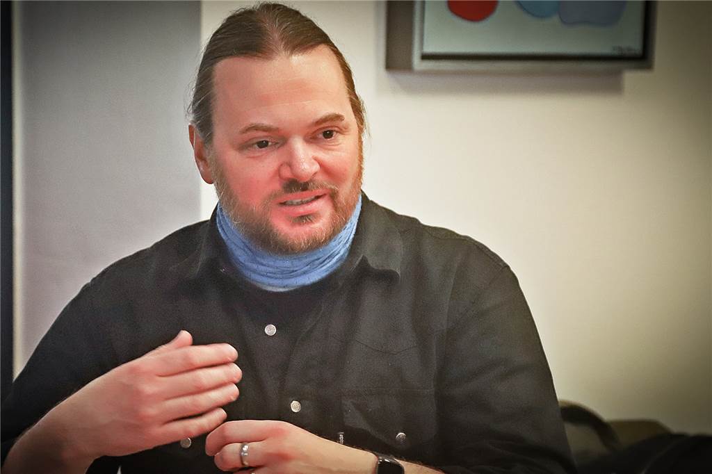 Dr. Gerrit Heil begleitete Lütschen zum Interview: Heil ist Mitglied der Kreistagsfraktion von Bündnis 90/Die Grünen und Landtagskandidat im Nordkreis – bis Frühjahr 2021 war er Sprecher des Kreisverbandes.