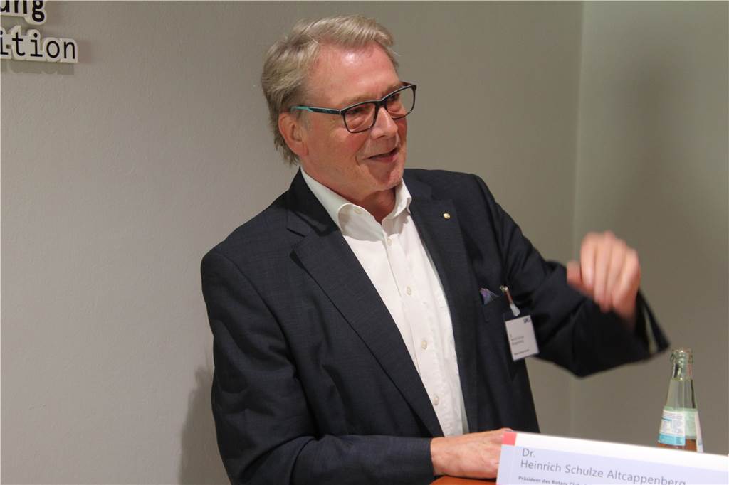 Dr. Heinrich Schulze Altcappenberg hat deutlich gemacht, warum sich der Rotary Club Selm Kaiser Barbarossa genannt hat und weshalb ihm die Ausstellung im Jubiläumsjahr so wichtig ist. "Uns geht es darum, die gemeinsame kulturelle Identität in unserer Stadt zu stärken."