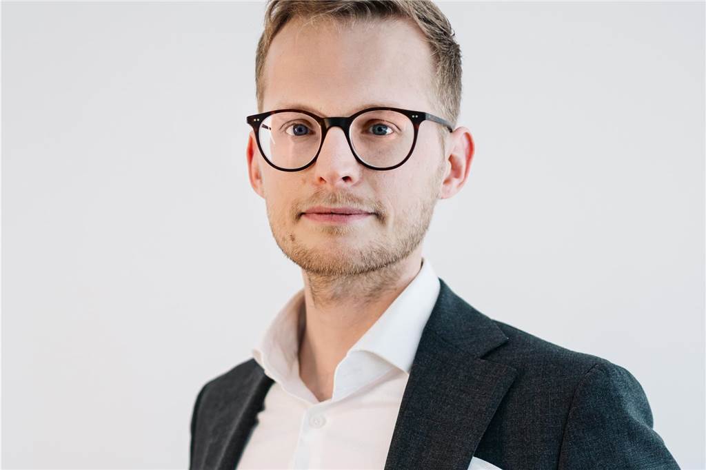 Deutsch-Pflicht bei Demos? Scharfe Kritik an Minister Reul Dr. Jasper Prigge ist Rechtsanwalt in Düsseldorf und Experte für Versammlungsrecht.