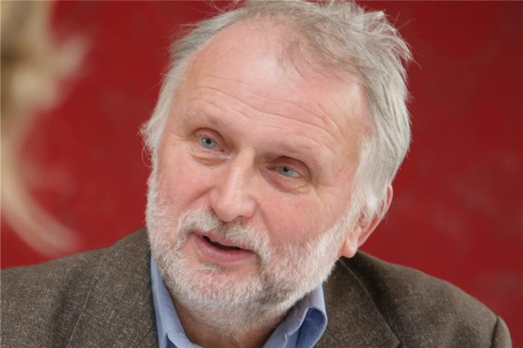 Von Wilhelmshaven nach Werne: Die Husmanns entscheiden sich fürs Mehrgenerationenhaus Dr. Josef Bura, Vorsitzender vom Forum Gemeinschaftliches Wohnen, bringt seit 25 Jahren Projekte im Mehrgenerationenwohnen mit auf den Weg.