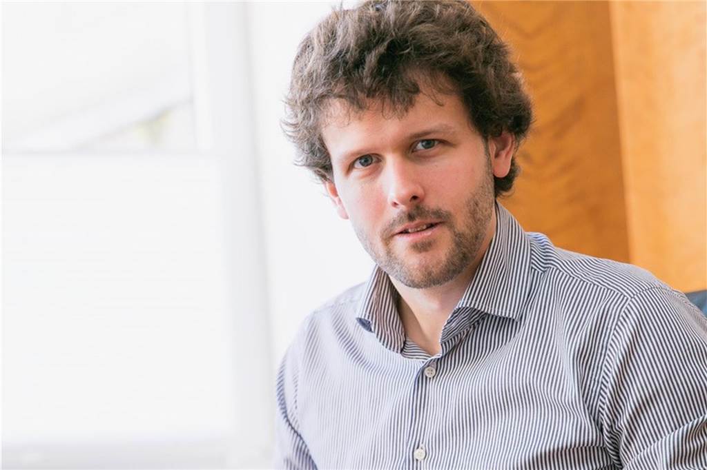 Deutsch-Pflicht bei Demos? Scharfe Kritik an Minister Reul Dr. Maximilian Stahm ist Anwalt in Dortmund.