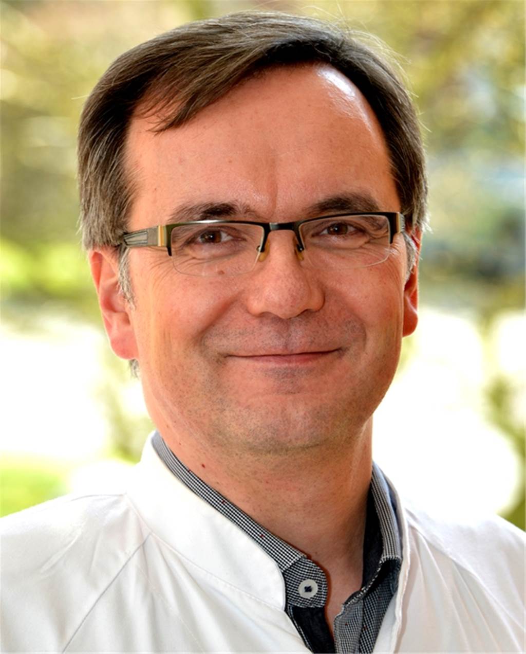 Neurologe über Risiko durch Kopfbälle: „Wenn jemand das richtig kann, passiert da weniger“ Dr. med. Marco Michels erklärt, was bei Fußballern bei einem Kopfball im Kopf passiert.