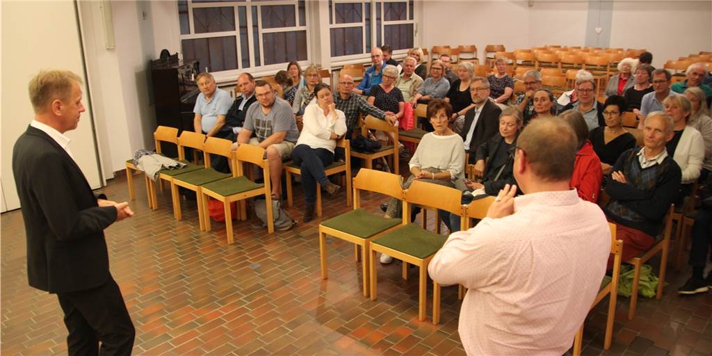 Nordkirchener Kirchengemeinde löst ein Problem - ein anderes bleibt Dr. Oliver Kösters (l.) sitzt dem Bevollmächtigtenausschuss der Evangelischen Kirchengemeinde Lüdinghausen, Seppenrade und Nordkirchen vor. Nach einer Hängepartie konnten sechs Menschen für das Presbyterium gefunden werden.