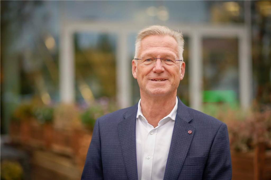 E-Rezept in Dortmund: Apotheken sind bereit, Ärzte nicht Dr Prosper Rodewyk, Sprecher der Ärzteschaft in Dortmund, weist darauf hin, dass Ärzte vielfach ihre Praxisstrukturen ändern müssen, um E-Rezepte ausstellen zu können. Außerdem fehle die Zeit, um gerade älteren Patienten zu erklären, dass sie ohne Rezept aus der Praxis gehen können und trotzdem mit ihrer Gesundheitskarte in der Apotheke ihr Medikament bekommen.