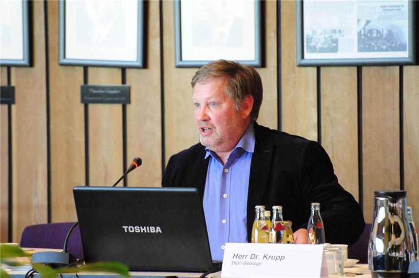 Schaden an zweiter Gaskaverne im Venn festgestellt Dr. Ralf Krupp in der Sondersitzung des Umweltausschusses der Stadt Gronau am 11. Juni