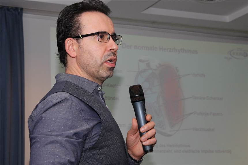 Dr. Ramon Martinez ist der Kardiologie-Chefarzt am St. Sixtus-Hospital.