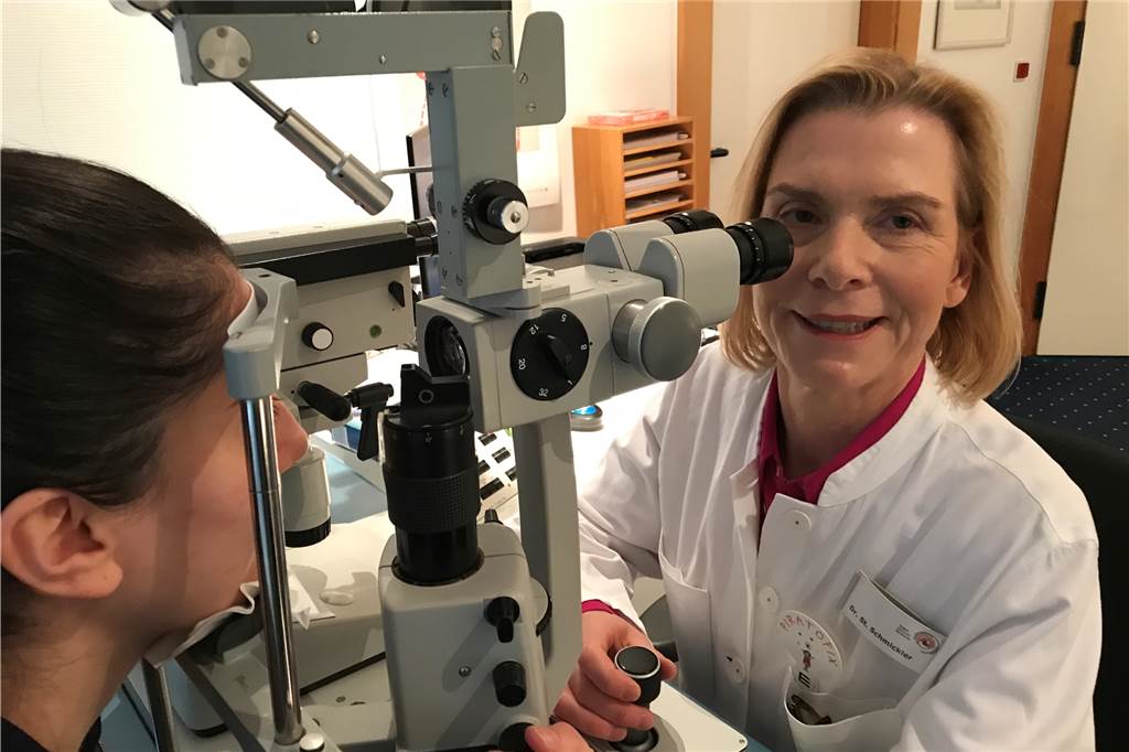 Stefanie Schmickler und Michael Pietsch sind Unternehmer des Jahres 2019 Dr. Stefanie Schmickler im Augen-Zentrum-Nordwest am Domhof.
