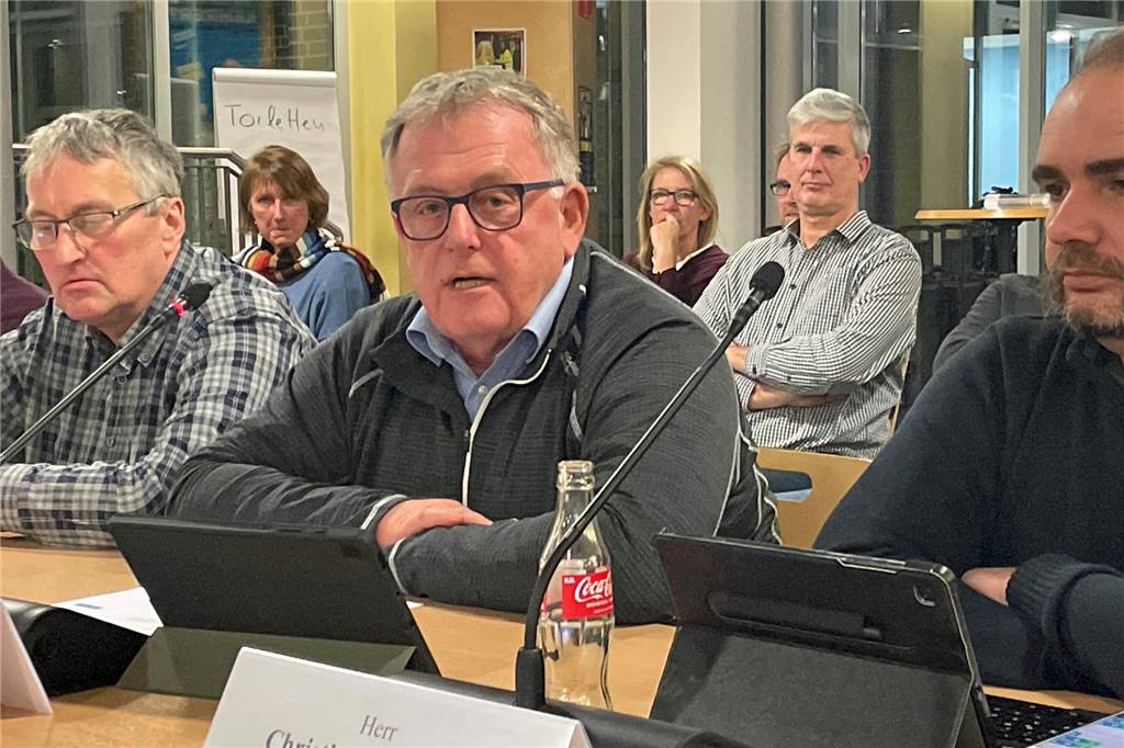 Dr. Thomas Gremme (Mitte) sieht in der Überplanung des Hühnerhofs eine Chance auf Frequenzsteigerung.