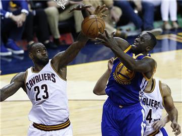 Draymond Green wurde von der NBA für ein unsportliches Foul gegen LeBron James für ein Spiel gesperrt. Foto: Larry W. Smith